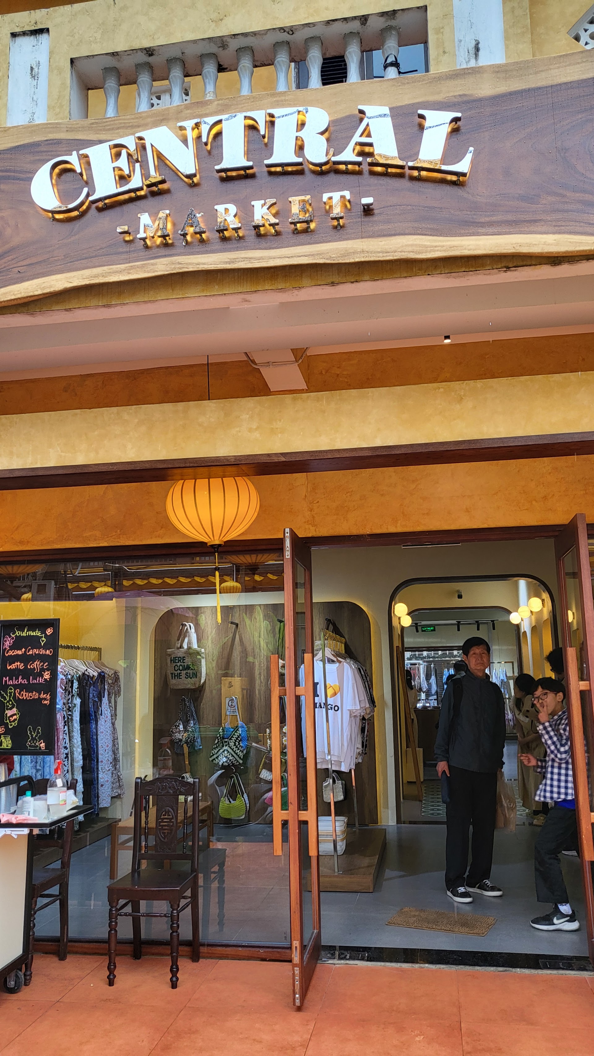 Hoi An al alba: el Mercado Cho y el cuenco de cao lầu que los turistas nunca encuentran