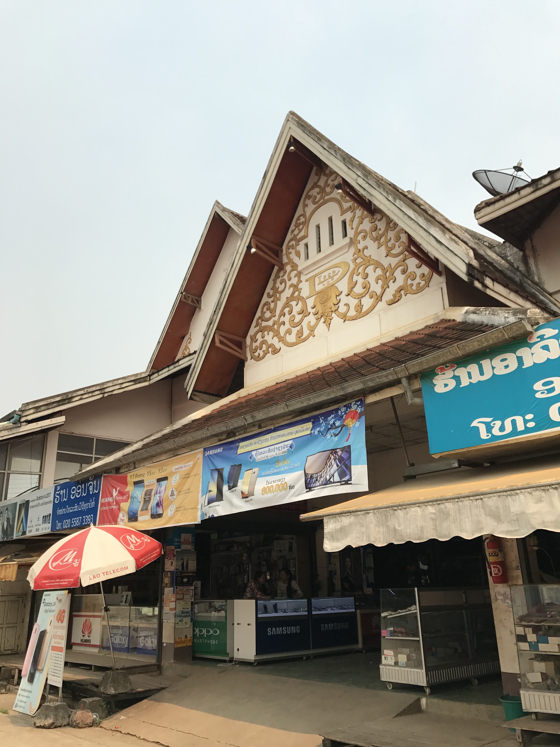 Luang Prabang, 6 de la mañana: la ceremonia del alba que la mayoría de turistas duerme