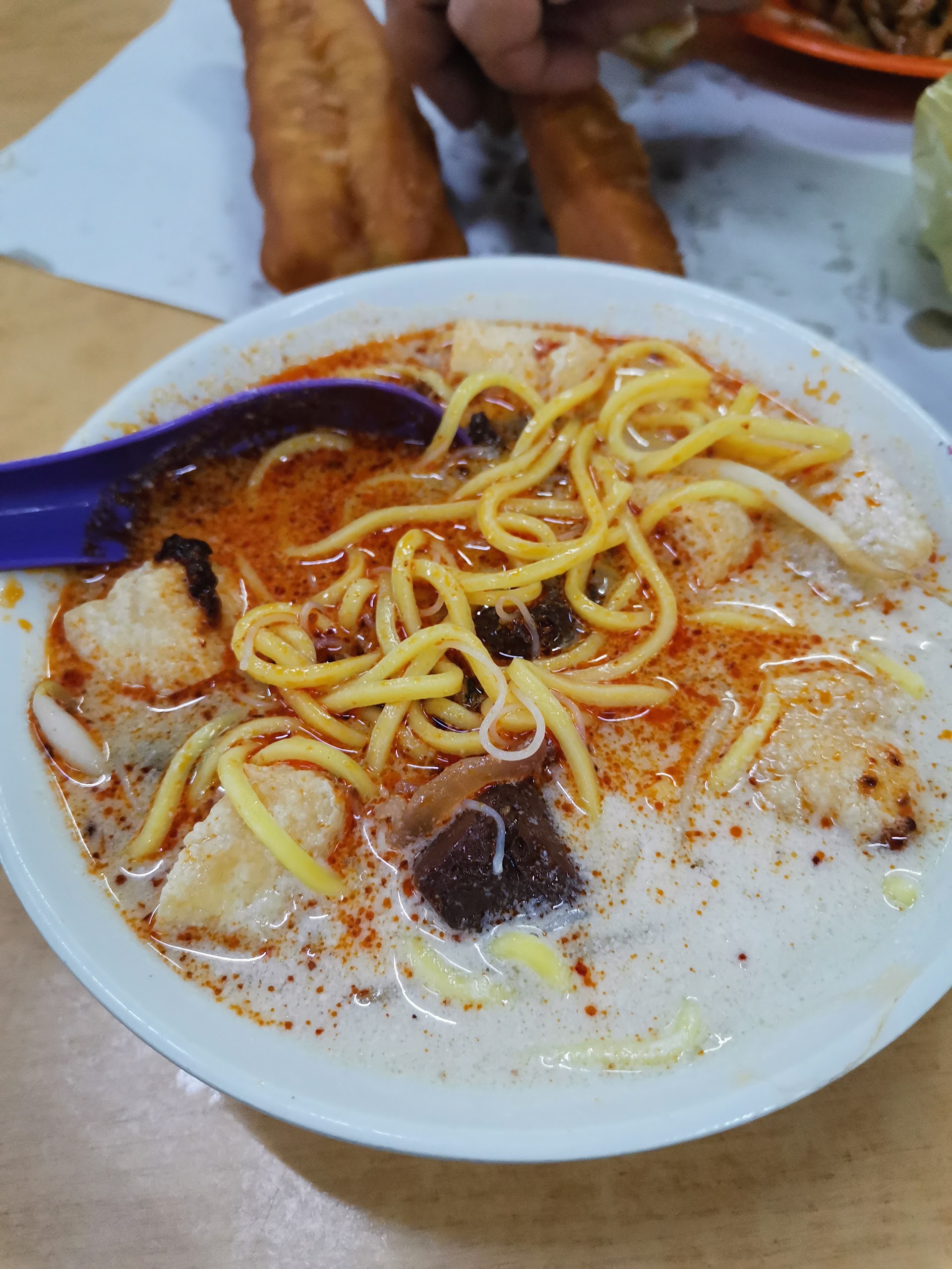 Mercado Chowrasta, Penang — la madrugada que huele a wok y a especias olvidadas