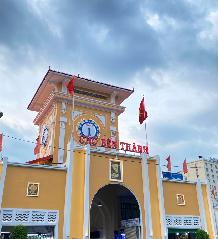 El desayuno que cambia todo: el barrio de Bến Thành en Saigón antes de las 9 de la mañana