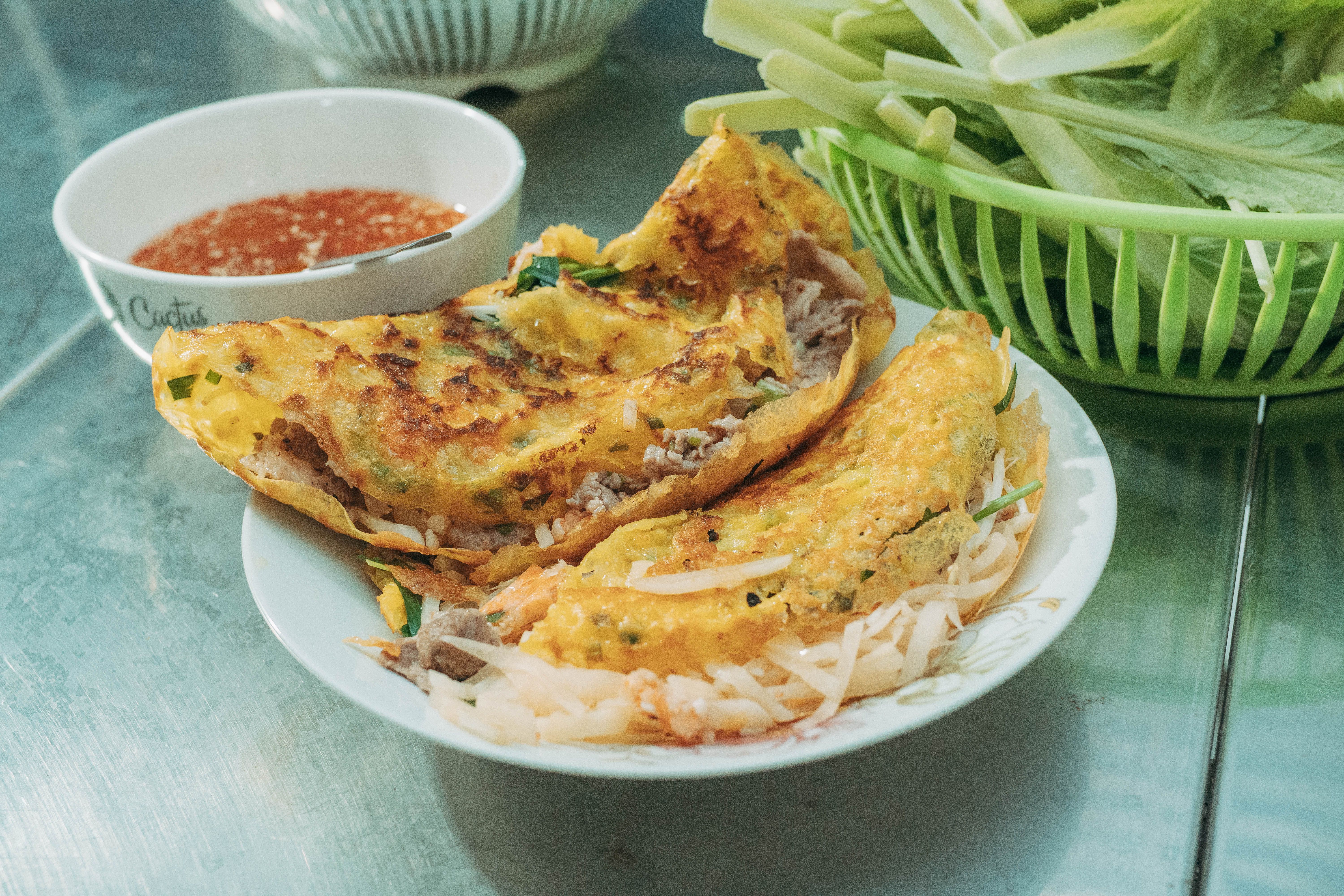El crujido que define Saigón: bánh xèo a pie de calle en Ben Thanh