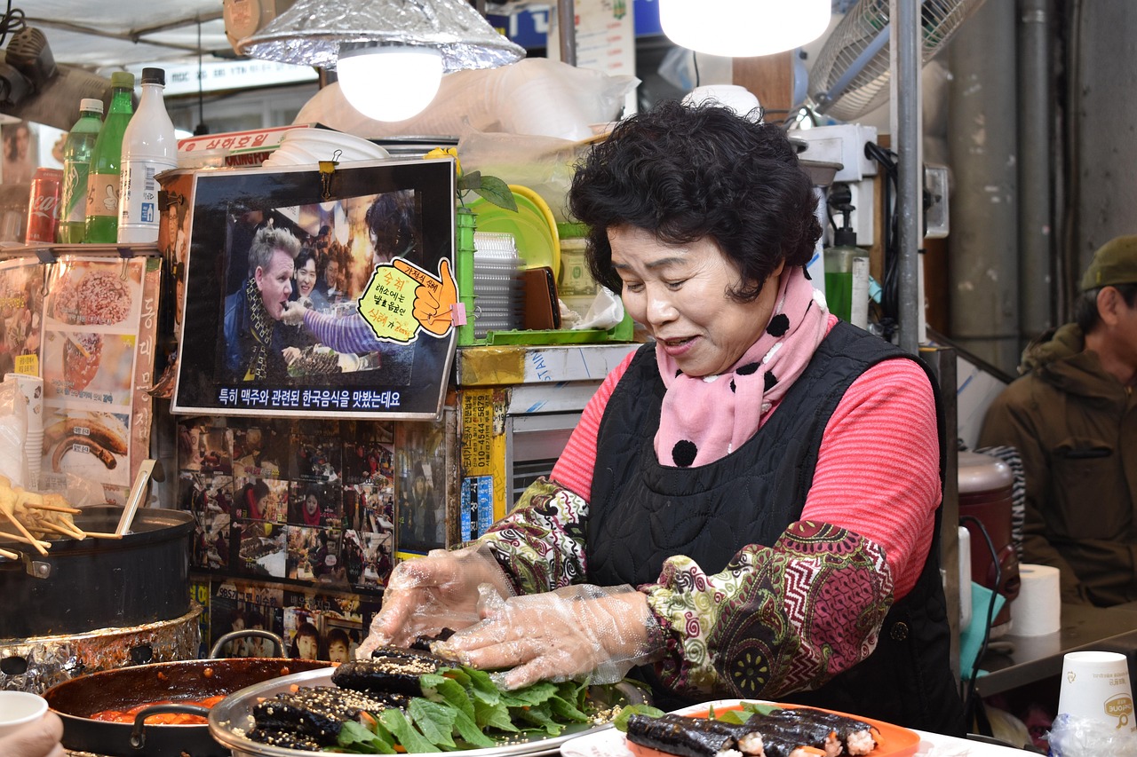 El mercado que los coreanos visitan antes del amanecer: Gwangjang y sus frituras de barrio