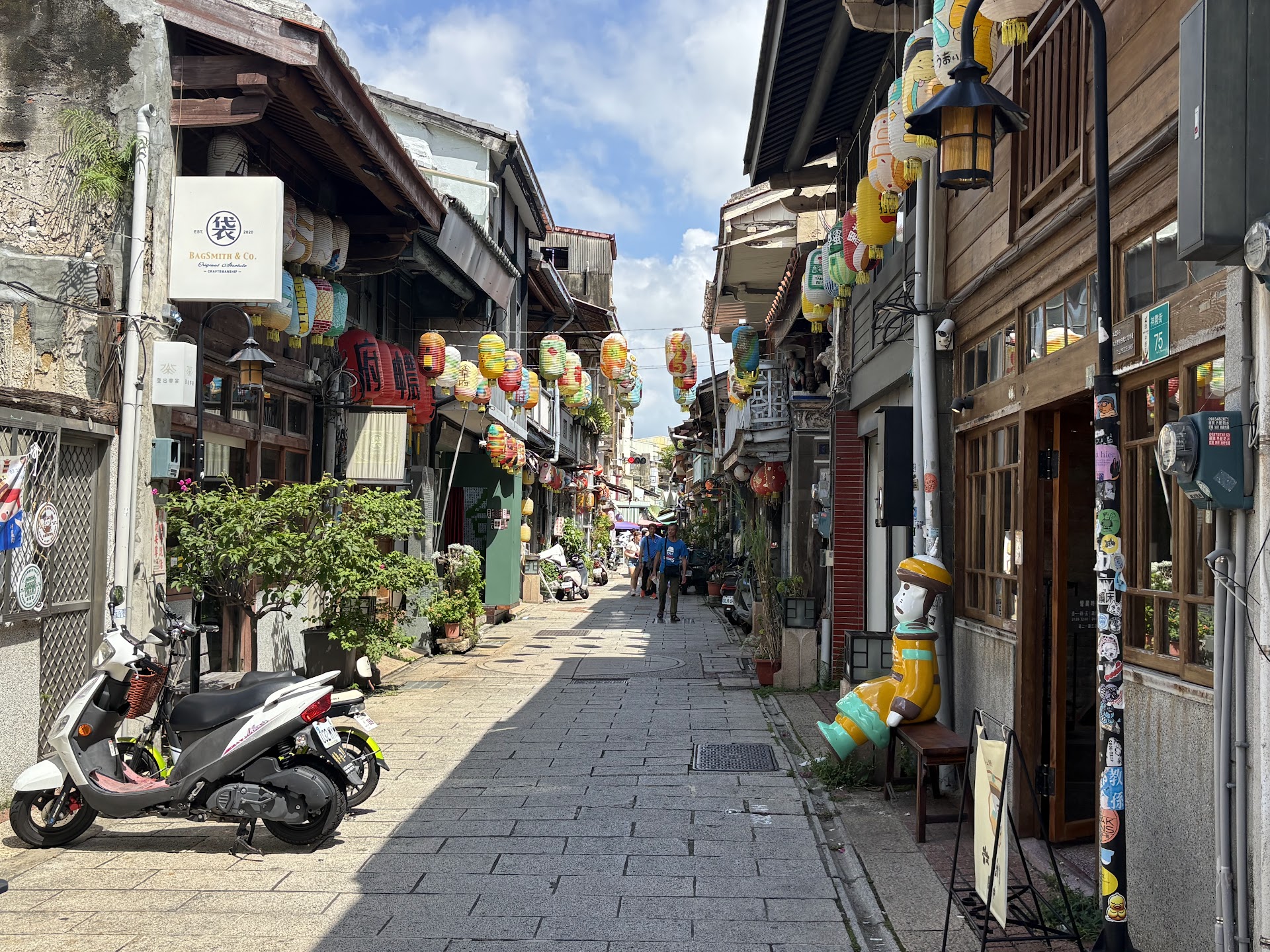 Tainan, calle Shennong al amanecer: la sopa de buey que desaparece antes de las 8h