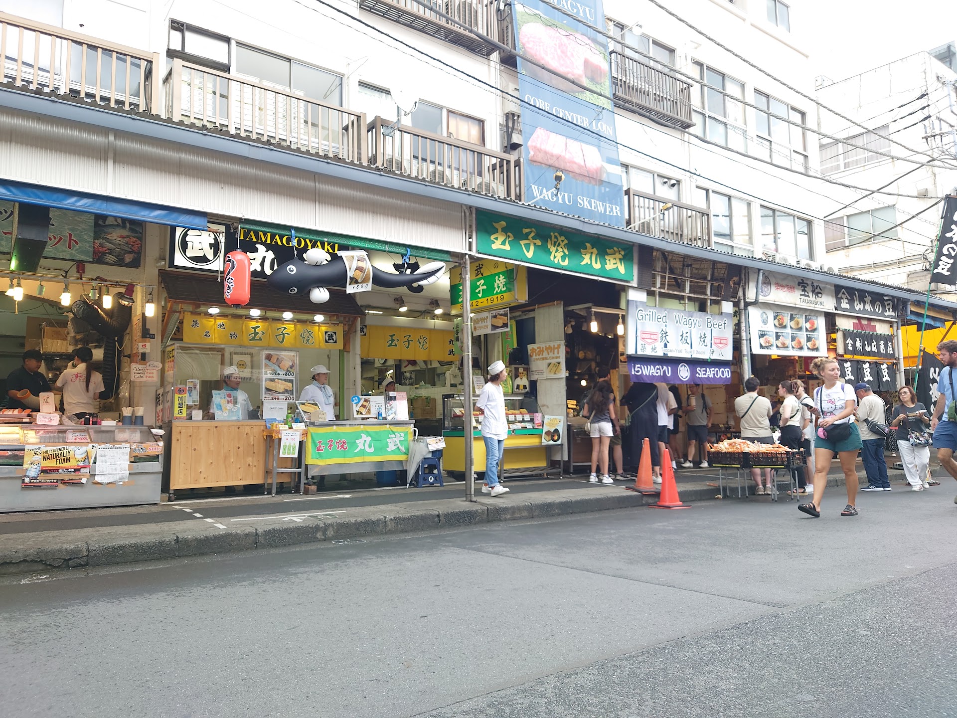 Tsukiji a pie de calle: una jornada de sabor en Tokio