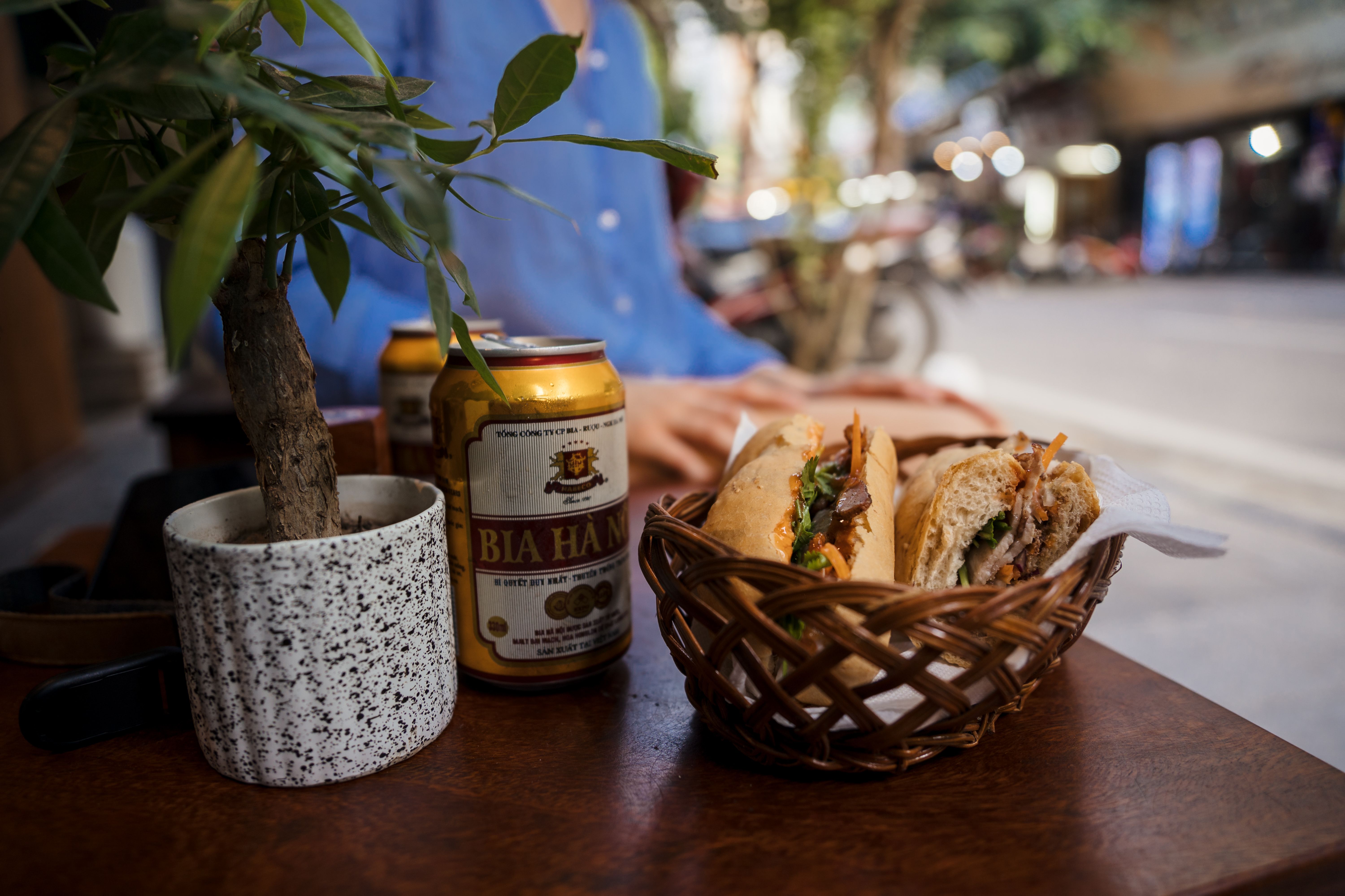 Bánh Mi en Saigón: El Mejor Sándwich Callejero de Vietnam